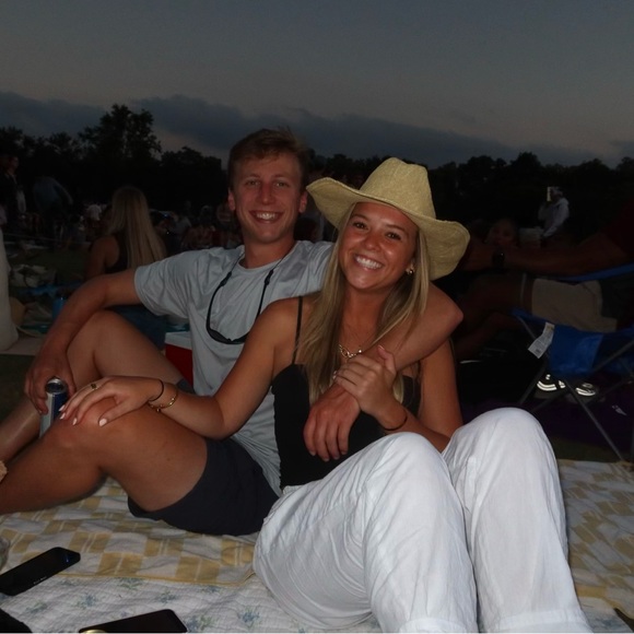 Meet your Posher, Alexandra - Picture 1 of 1